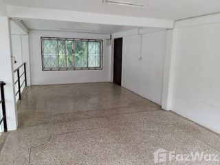 For rent 4 bedrooms retail Space in Mueang Chiang Mai, Chiang Mai