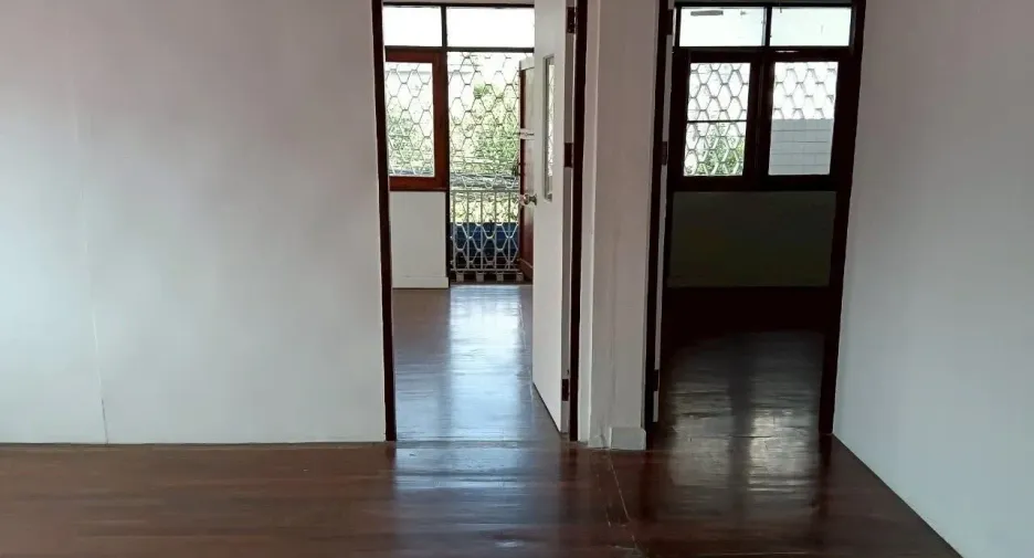 For rent 4 bedrooms retail Space in Mueang Chiang Mai, Chiang Mai