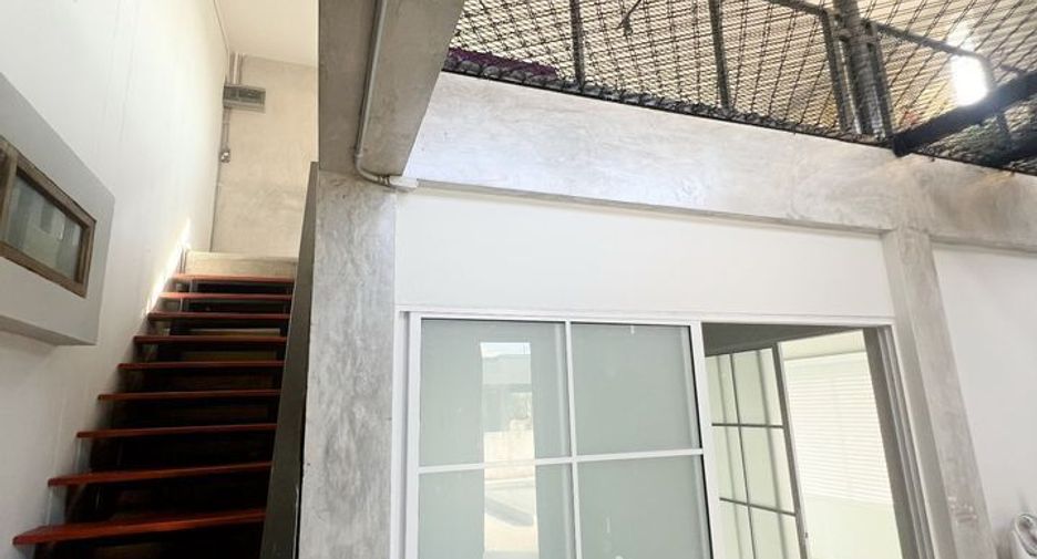 For sale 6 bedrooms villa in San Pa Tong, Chiang Mai