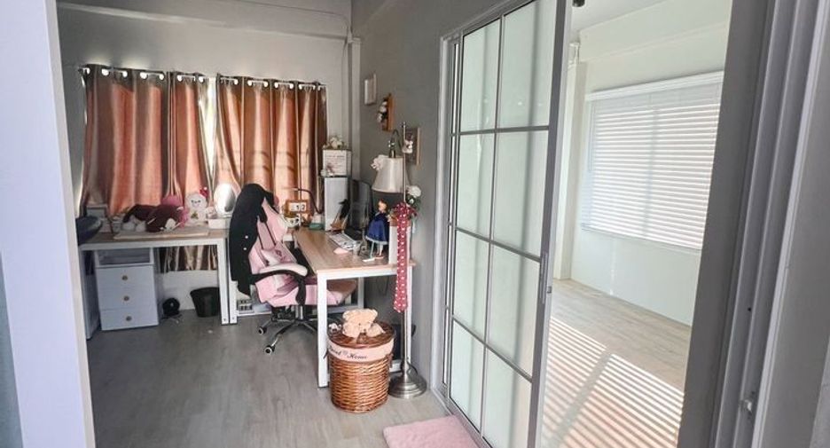 For sale 6 bedrooms villa in San Pa Tong, Chiang Mai