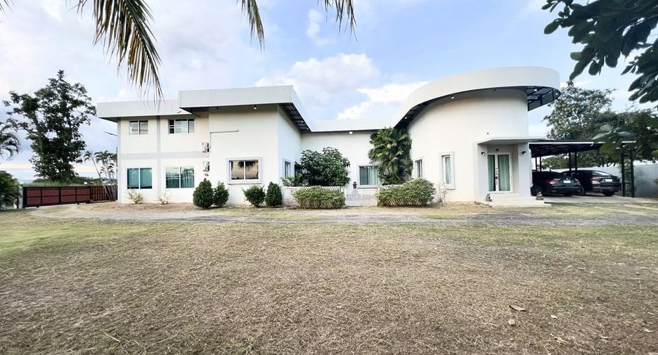 For sale 6 bedrooms villa in San Pa Tong, Chiang Mai