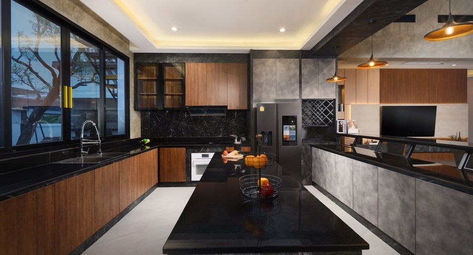 Villa zum Kauf mit 7 Zimmer in Mueang Chiang Mai, Chiang Mai
