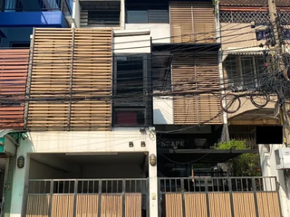 Casa adosada en venta y en alquiler de 4 habitaciones en Sathon, Bangkok