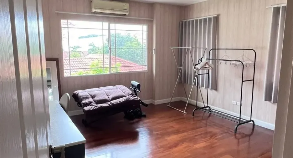 For sale 5 bedrooms house in Mueang Chiang Mai, Chiang Mai