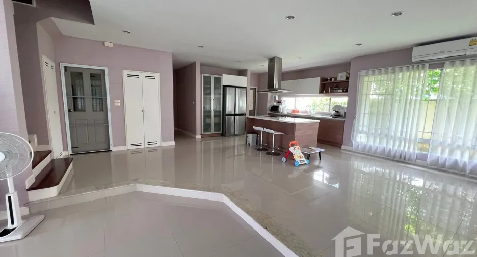 For sale 5 bedrooms house in Mueang Chiang Mai, Chiang Mai
