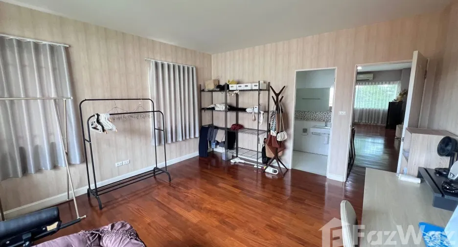 For sale 5 bedrooms house in Mueang Chiang Mai, Chiang Mai