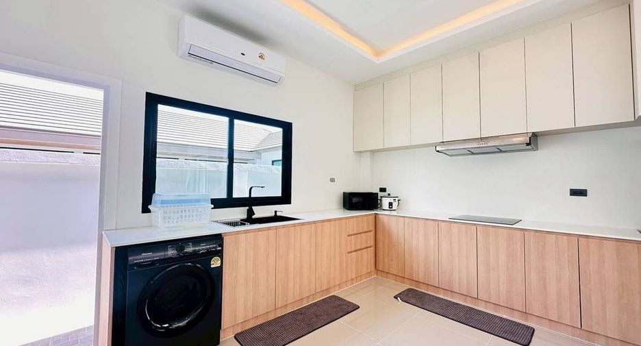 For rent 3 bedrooms villa in Bang Lamung, Chonburi