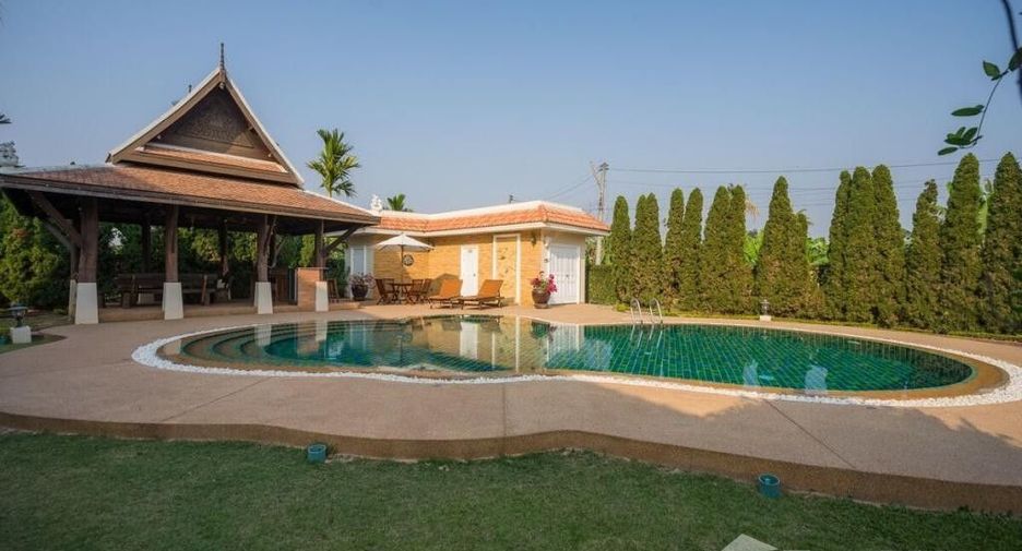 For sale 9 bedrooms villa in Saraphi, Chiang Mai