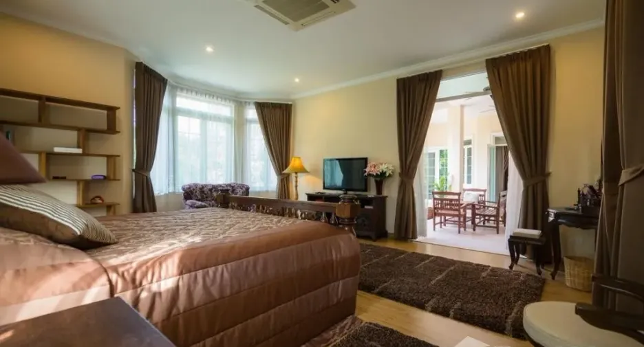For sale 9 bedrooms villa in Saraphi, Chiang Mai