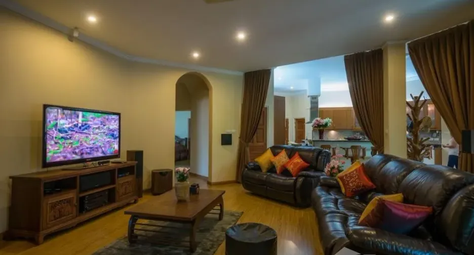For sale 9 bedrooms villa in Saraphi, Chiang Mai