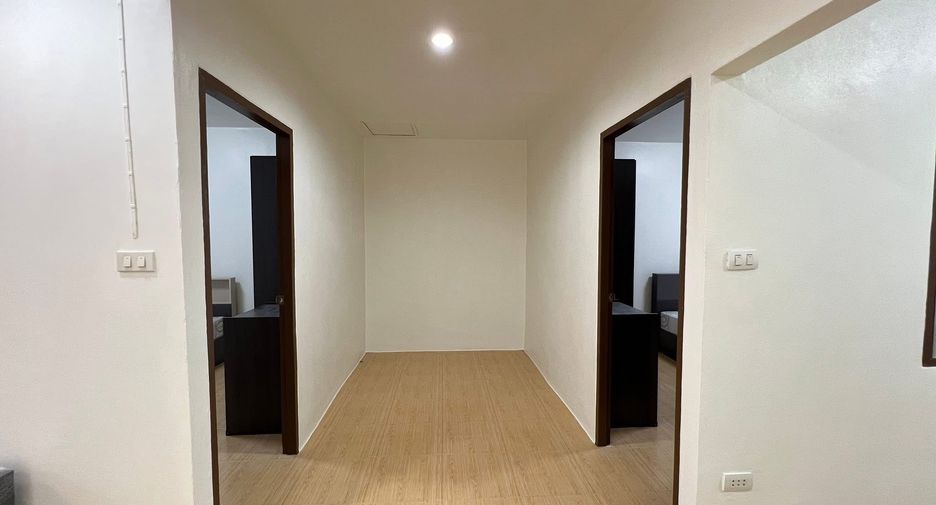 À vendre et à louer 2 chambres maison de ville à Bang Lamung, Chonburi