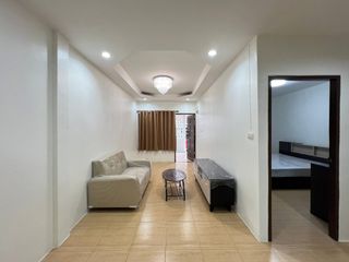 Casa adosada en venta y en alquiler de 2 habitaciones en Bang Lamung, Chonburi