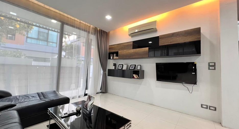 For rent 3 bedrooms villa in Mueang Chiang Mai, Chiang Mai