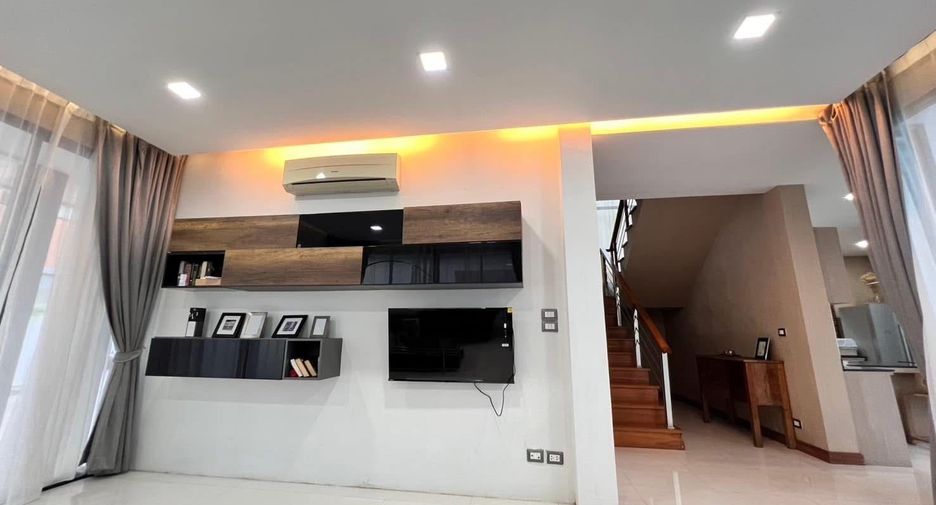 For rent 3 bedrooms villa in Mueang Chiang Mai, Chiang Mai