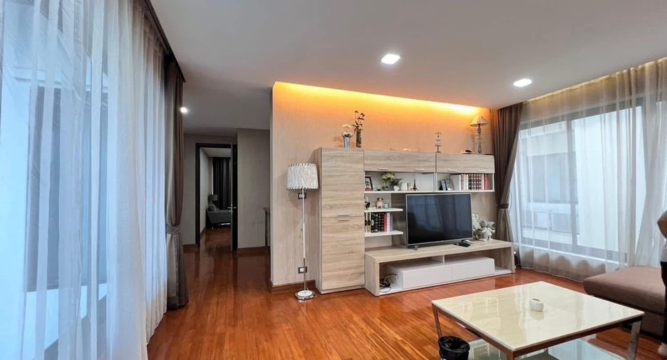 For rent 3 bedrooms villa in Mueang Chiang Mai, Chiang Mai