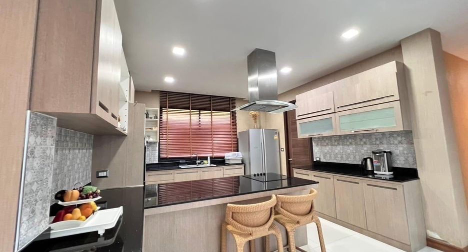For rent 3 bedrooms villa in Mueang Chiang Mai, Chiang Mai