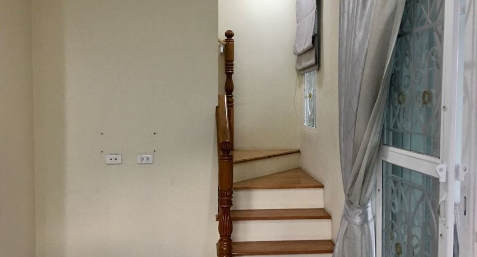 For sale 4 bedrooms townhouse in Bueng Kum, Bangkok
