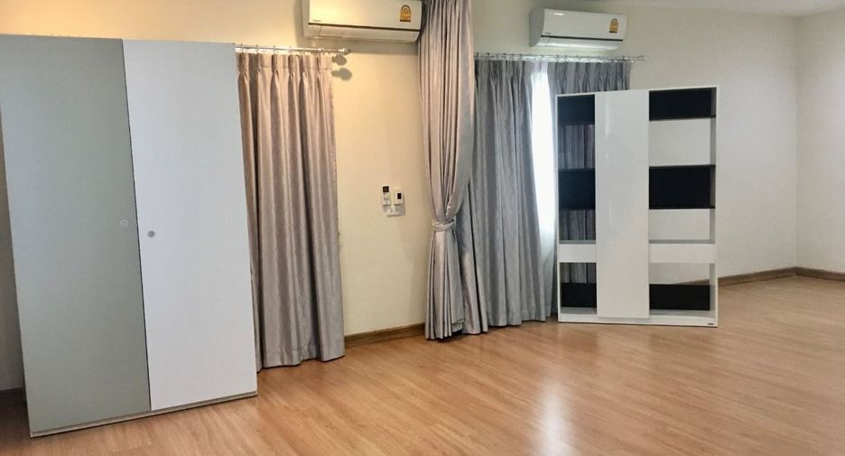 For sale 4 bedrooms townhouse in Bueng Kum, Bangkok