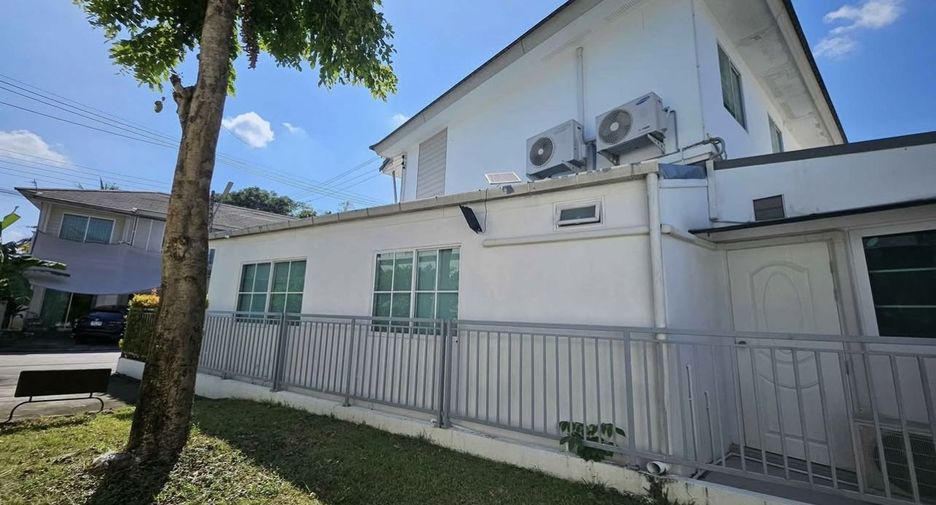 For rent 4 bedrooms townhouse in Mueang Chiang Mai, Chiang Mai