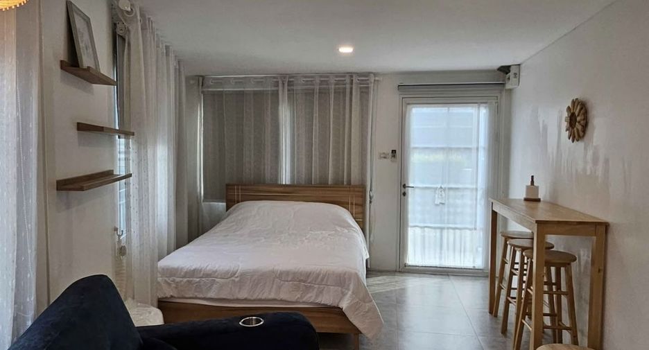For rent 4 bedrooms townhouse in Mueang Chiang Mai, Chiang Mai