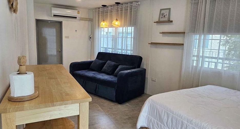 For rent 4 bedrooms townhouse in Mueang Chiang Mai, Chiang Mai