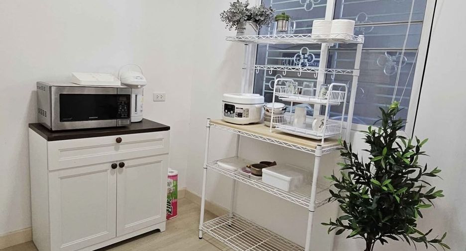 For rent 4 bedrooms townhouse in Mueang Chiang Mai, Chiang Mai
