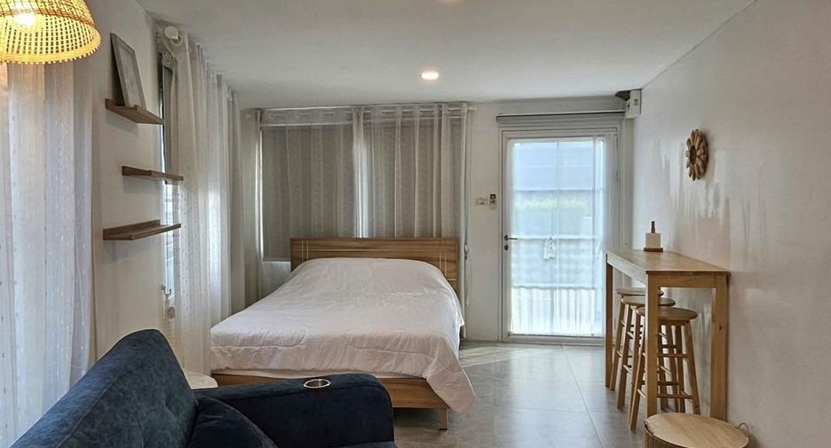 For rent 4 bedrooms townhouse in Mueang Chiang Mai, Chiang Mai
