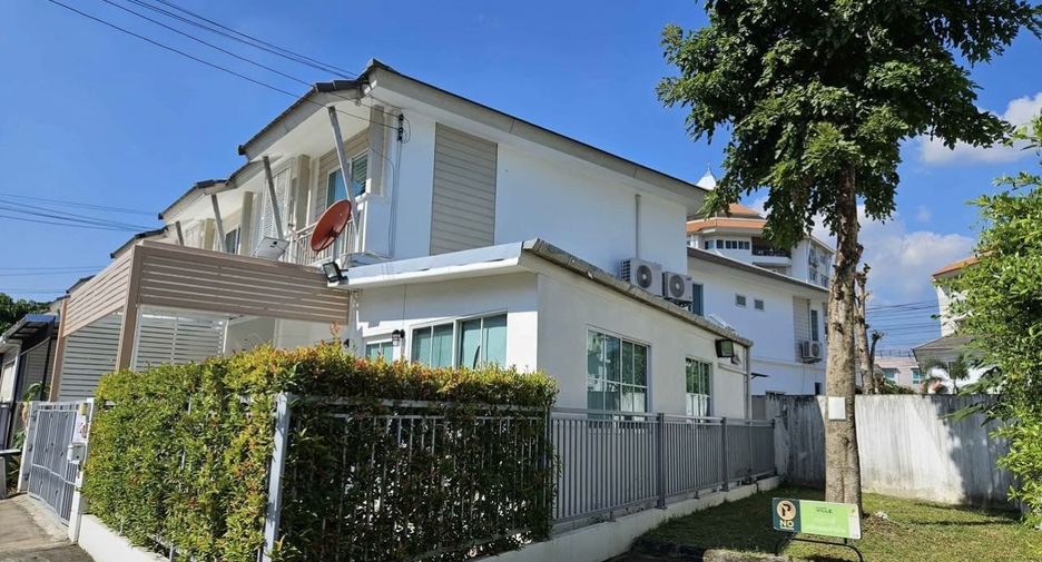 For rent 4 bedrooms townhouse in Mueang Chiang Mai, Chiang Mai