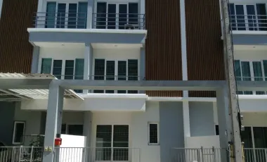 For rent 3 bedrooms townhouse in Mueang Chiang Mai, Chiang Mai