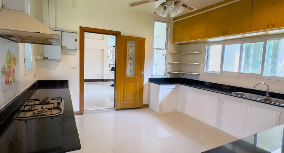 For sale そして for rent 7 ベッドルーム house in Mueang Chiang Rai, Chiang Rai