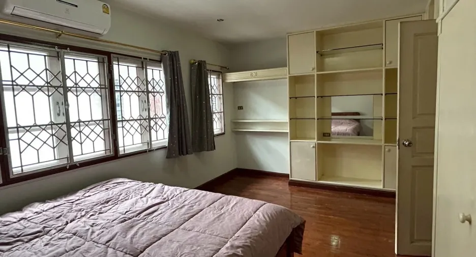 For rent 2 bedrooms townhouse in Hang Dong, Chiang Mai