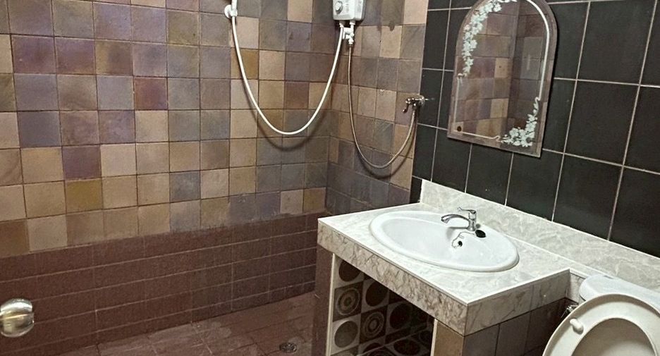 For rent 2 bedrooms townhouse in Hang Dong, Chiang Mai