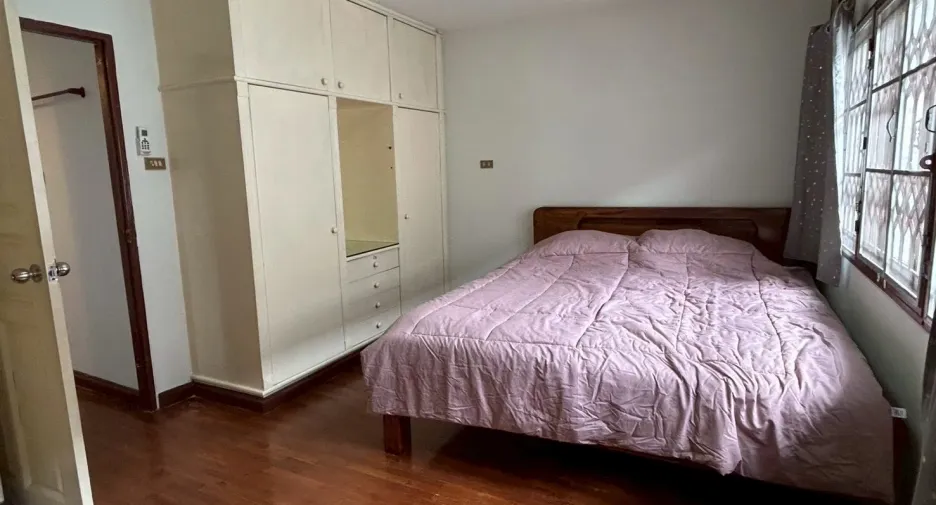 For rent 2 bedrooms townhouse in Hang Dong, Chiang Mai
