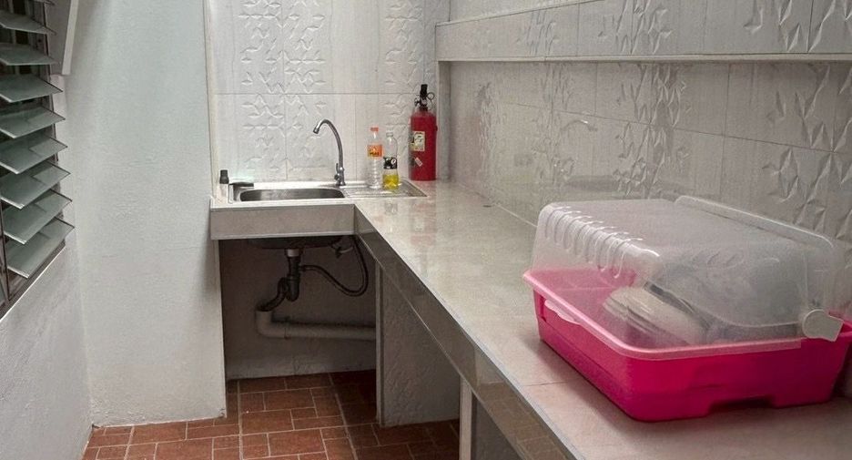 For rent 2 bedrooms townhouse in Hang Dong, Chiang Mai