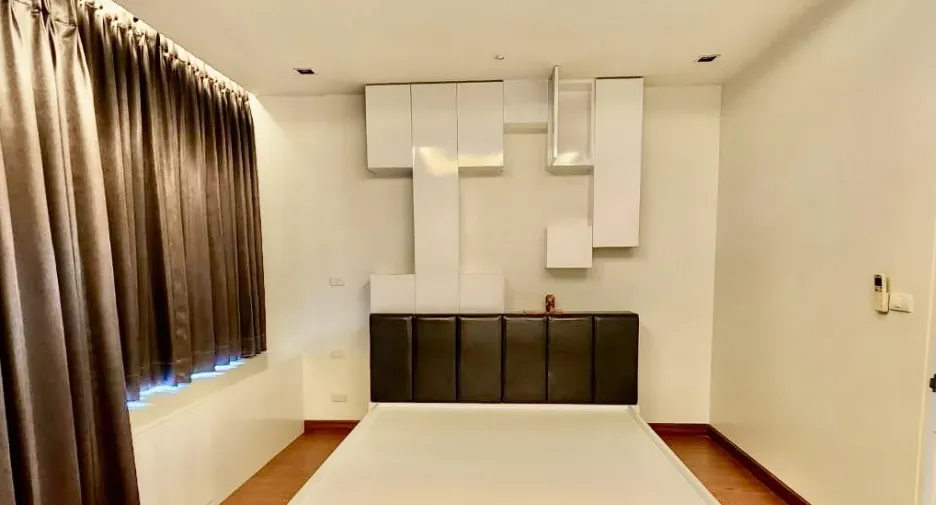 For sale 3 bedrooms townhouse in Rat Burana, Bangkok