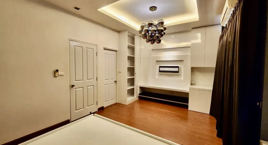 For sale 3 bedrooms townhouse in Rat Burana, Bangkok