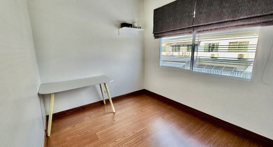 Reihenhaus zum Kauf mit 3 Zimmer in Rat Burana, Bangkok