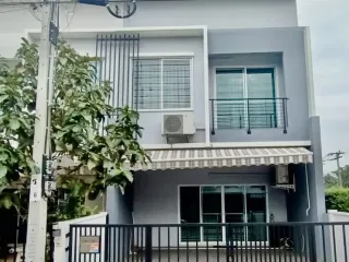 For sale 3 bedrooms townhouse in Rat Burana, Bangkok