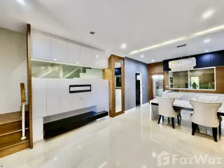 For sale 3 bedrooms townhouse in Rat Burana, Bangkok