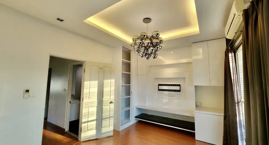 For sale 3 bedrooms townhouse in Rat Burana, Bangkok