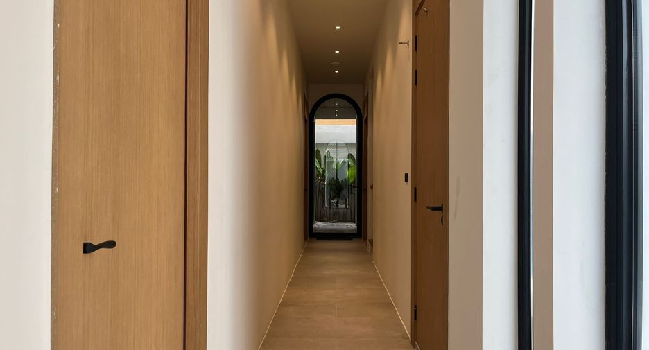 For rent 5 bedrooms villa in Thalang, Phuket