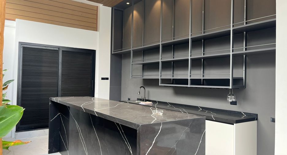 For rent 5 bedrooms villa in Thalang, Phuket