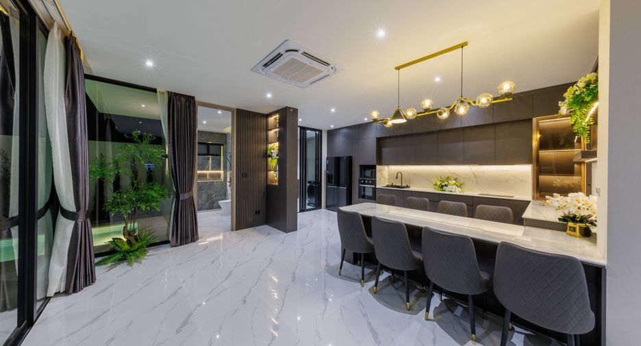 For sale and for rent 4 bedrooms villa in Mueang Chiang Mai, Chiang Mai