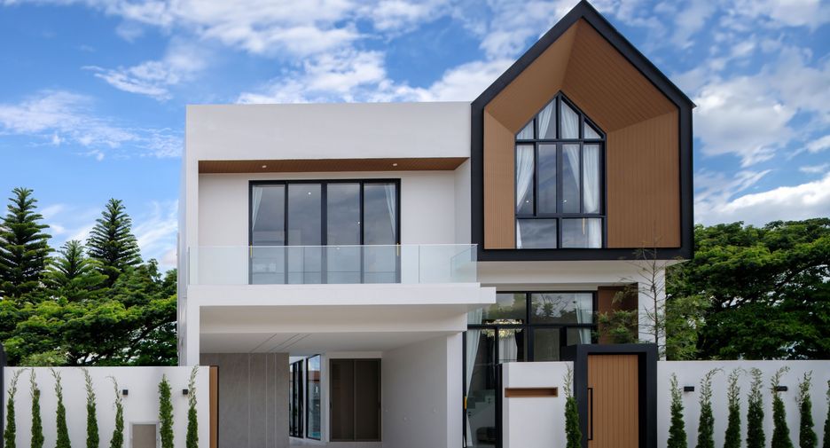 For sale and for rent 4 bedrooms villa in Mueang Chiang Mai, Chiang Mai