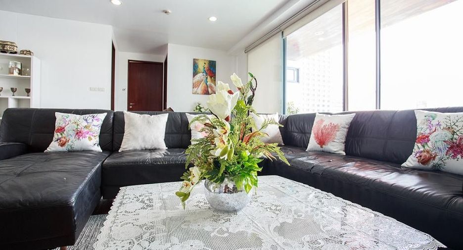For sale and for rent 3 bedrooms condo in Watthana, Bangkok