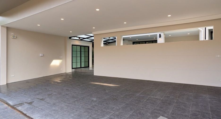For sale 5 bedrooms house in Mueang Chiang Mai, Chiang Mai