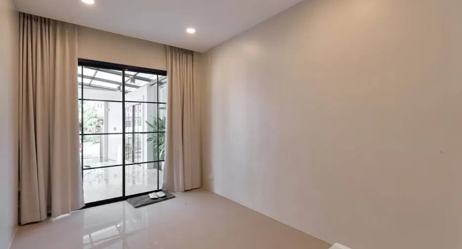 For sale 5 bedrooms house in Mueang Chiang Mai, Chiang Mai