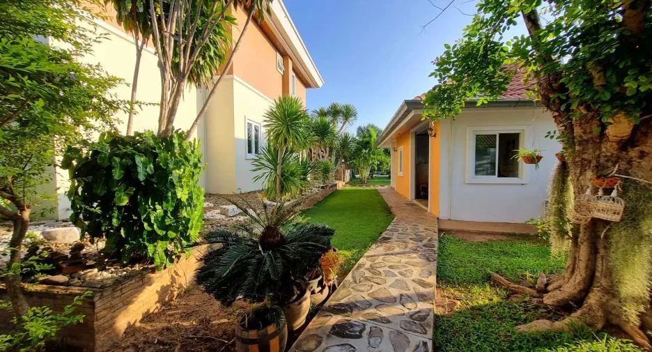 For sale 5 ベッドルーム villa in Pran Buri, Prachuap Khiri Khan