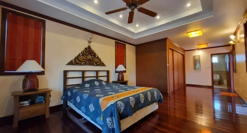 For sale 5 bedrooms villa in Pran Buri, Prachuap Khiri Khan