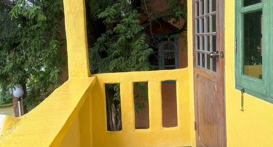 For rent 5 bedrooms retail Space in Mueang Chiang Mai, Chiang Mai